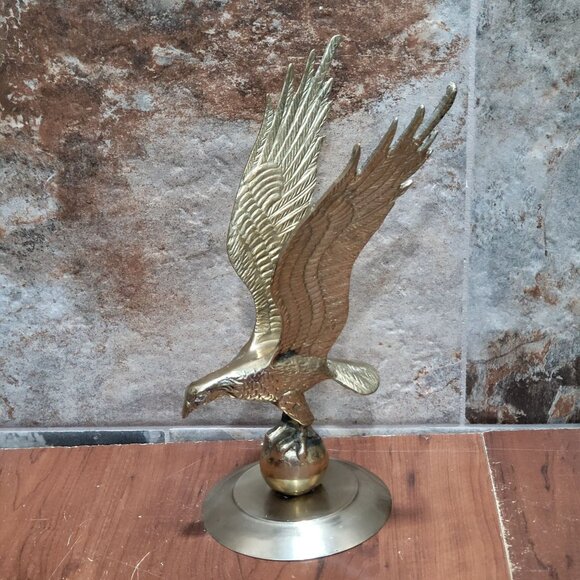 Vintage Solid Brass Eagle in Flight Bird Sculpture American Bald Eagle Perched o - Picture 14 of 14